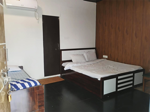 venkatessh-puram-lake-resort-room07.jpg