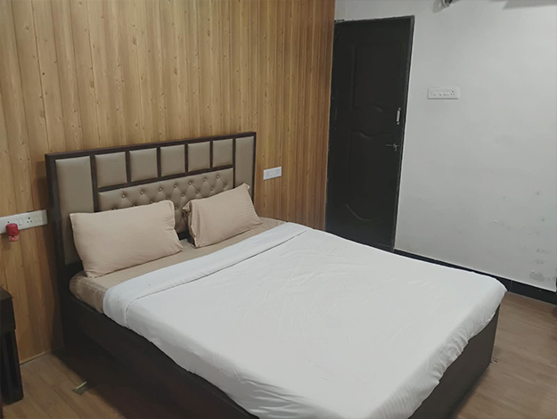 venkatessh-puram-lake-resort-room08.jpg